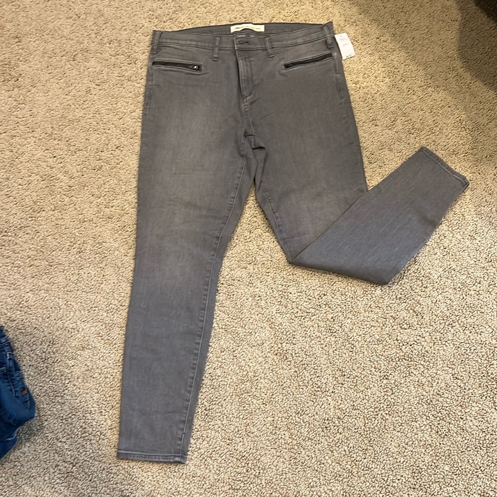 Great women’s Gap jeans 33 tall